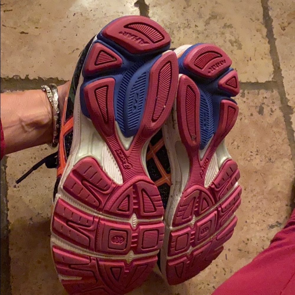Women’s ASICS - Picture 5 of 8